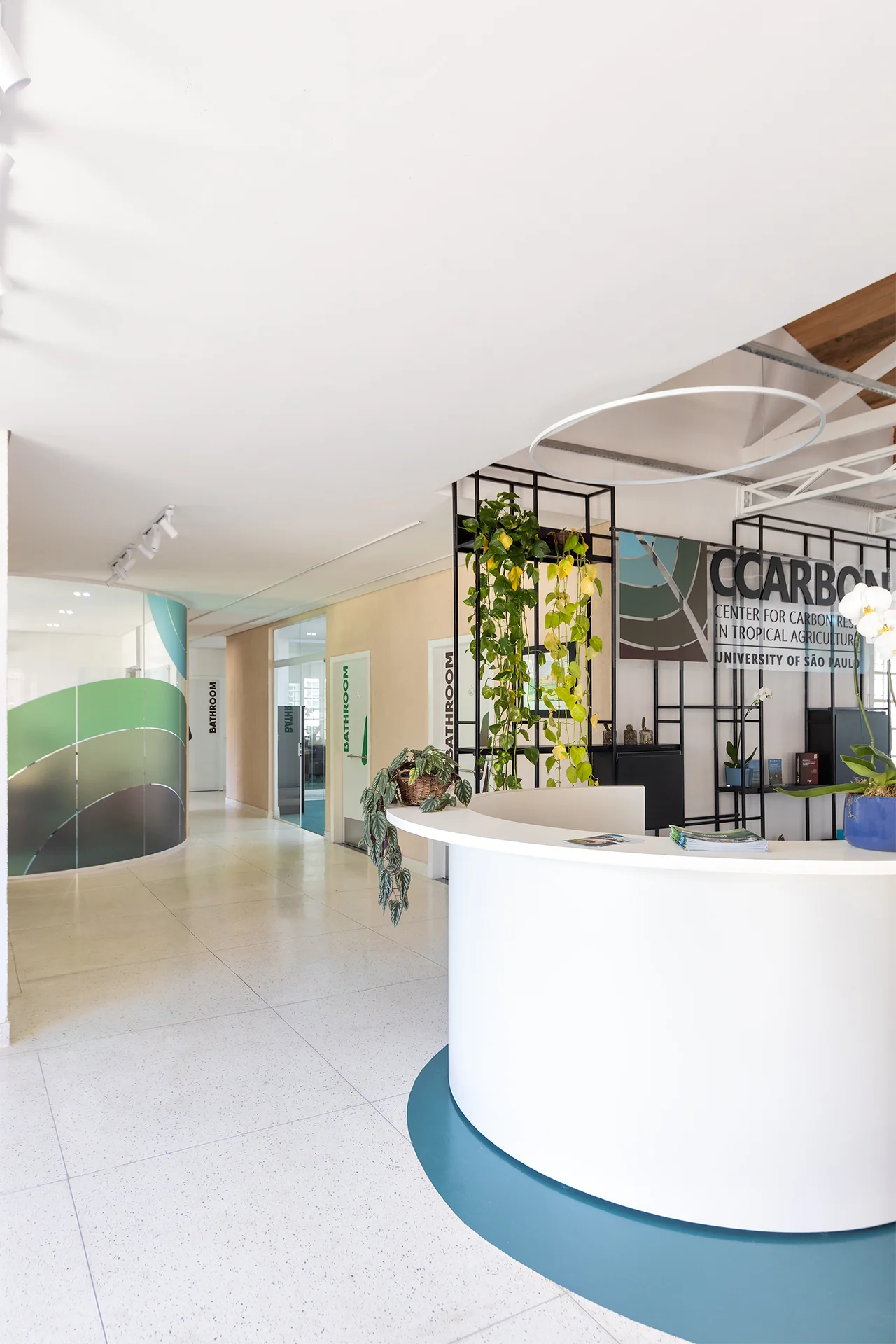 Recepção e circulação para os ambientes internos — CCARBON/USP