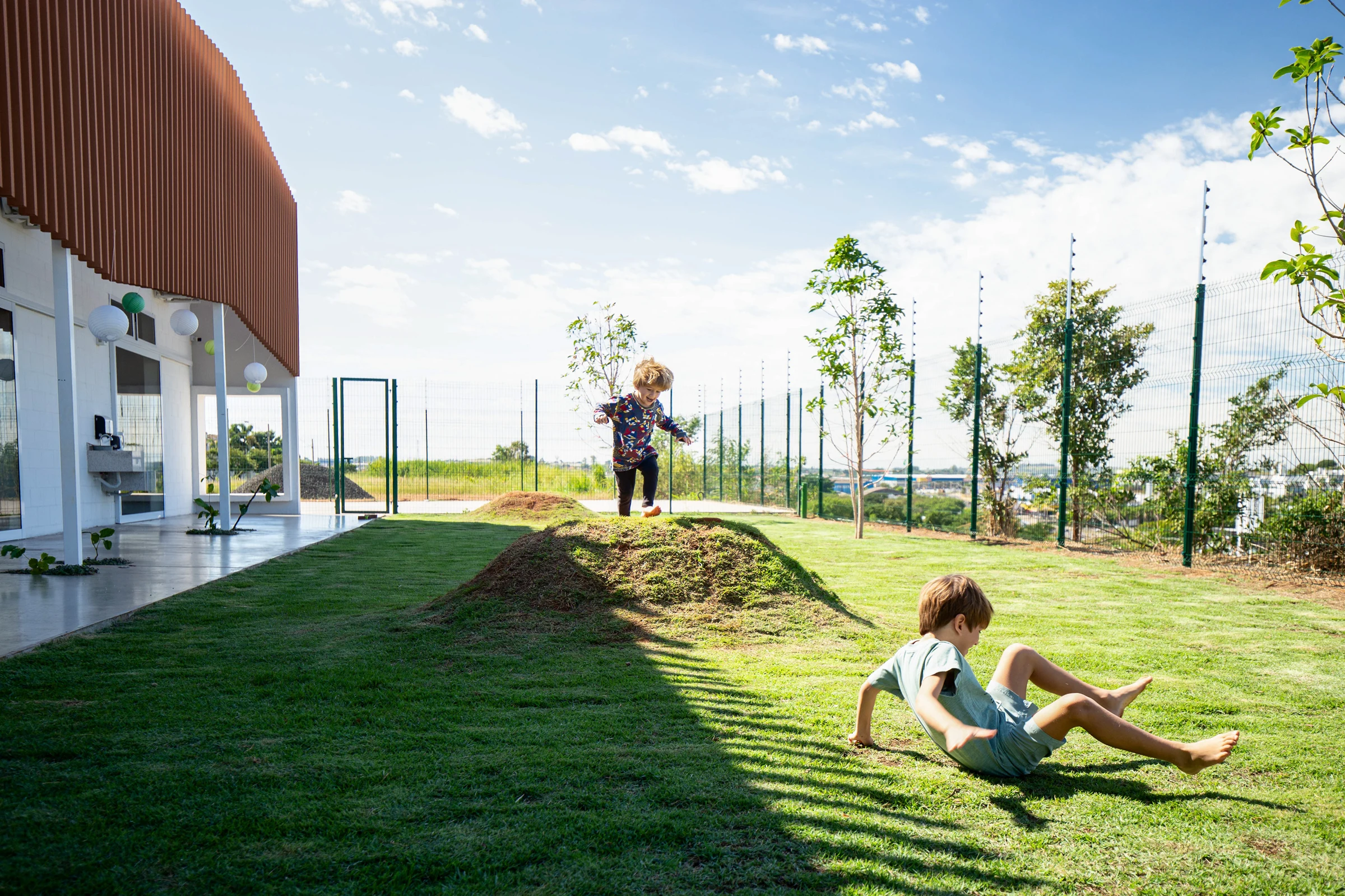 Brincar ao ar livre — Eco Escola Jardim