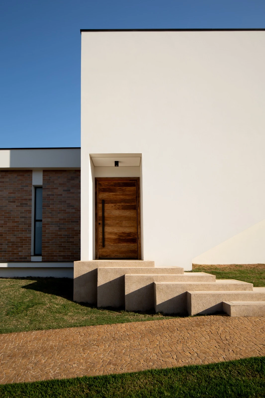 Casa Tangram — O volume da entrada