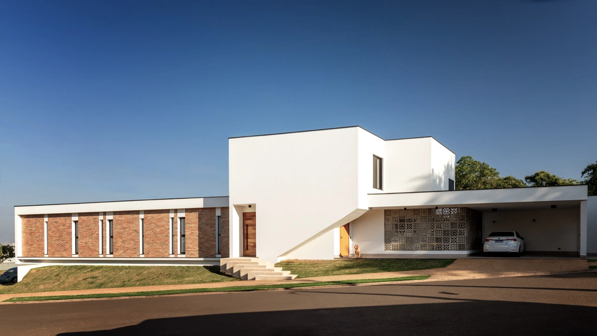 Casa Tangram — A casa e a esquina