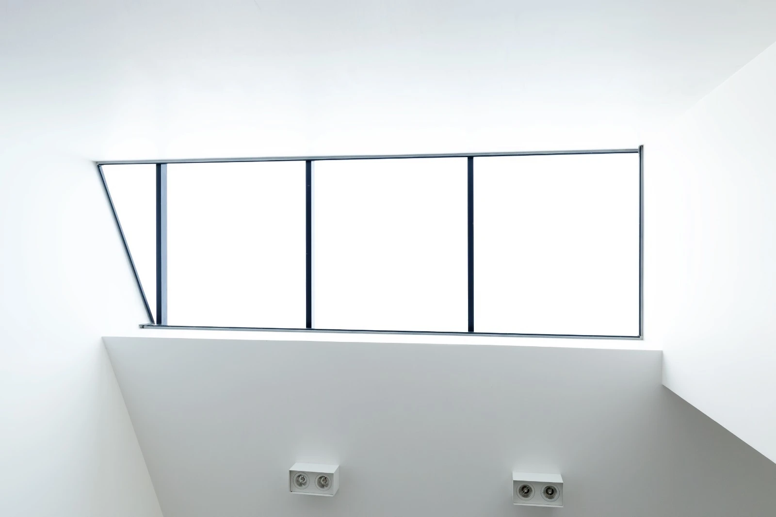 Casa Tangram — Luz natural junto à escada