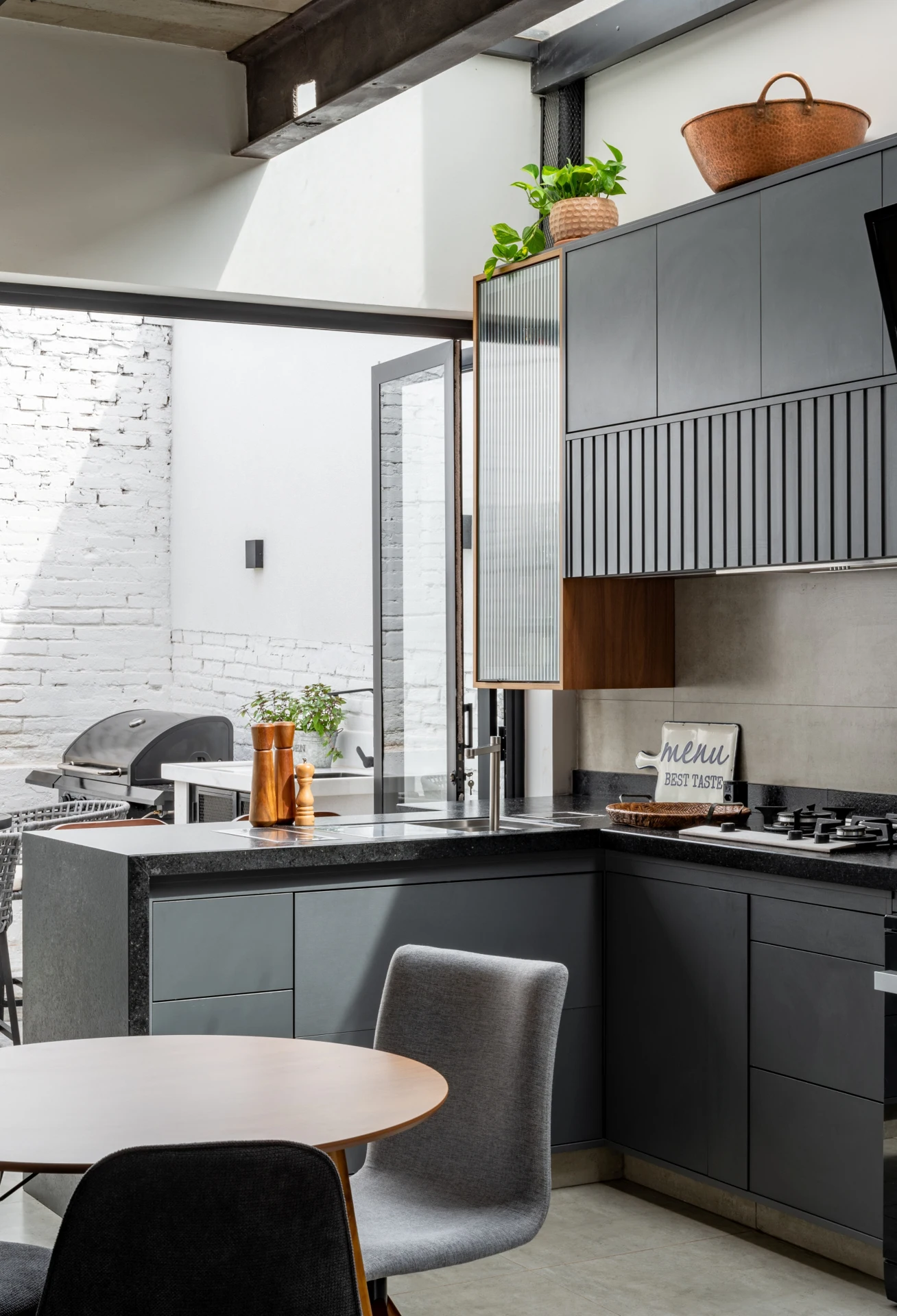 Marcenaria e materiais da cozinha — Casa Vila 499