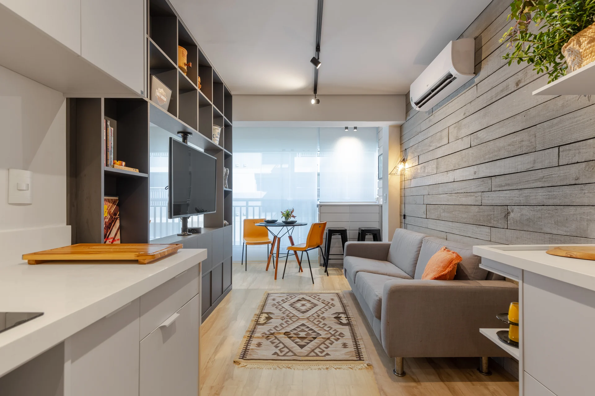 Apartamento 01 — Integração entre cozinha, estar e refeições — Estúdios Walk